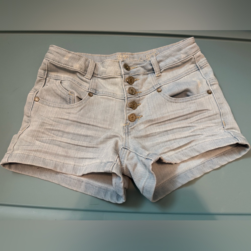 **MUST BE BUNDLED Almost famous shorts